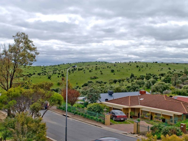 3 Grantala Court, Hallett Cove SA 5158