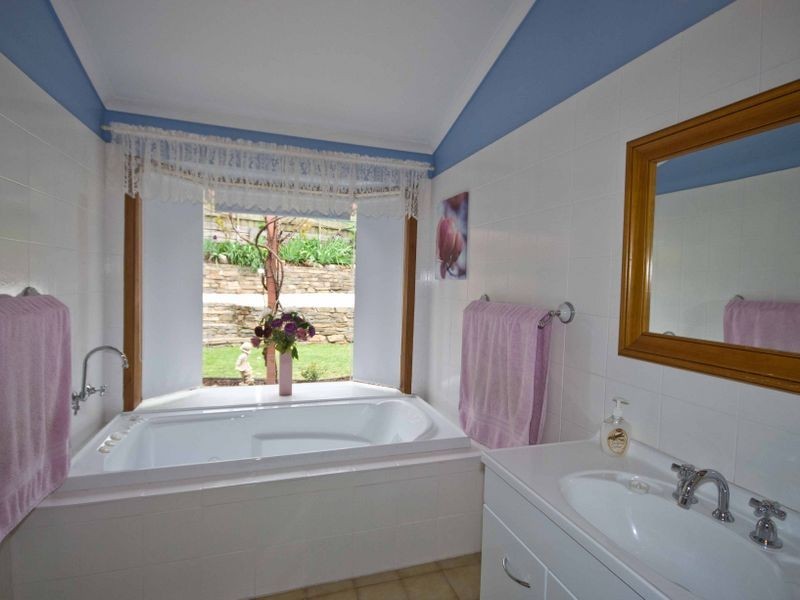 3 Grantala Court, Hallett Cove SA 5158