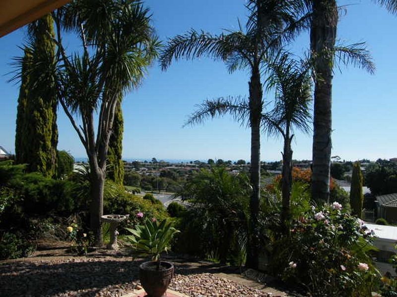 12 Alfonso Drive, Hallett Cove SA 5158