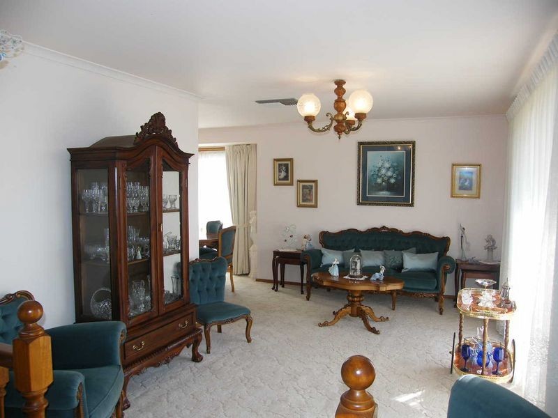 6 Doulton Drive, Trott Park SA 5158