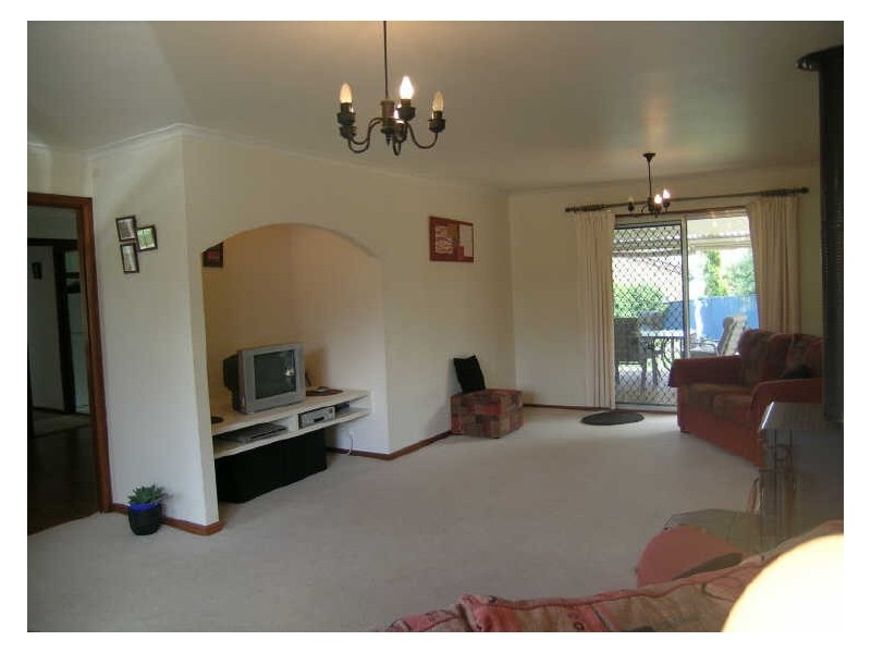 16 Dutchman Drive, Hallett Cove SA 5158