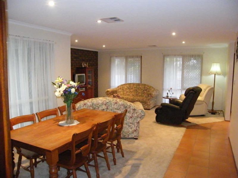 25 Freya Avenue, Hallett Cove SA 5158