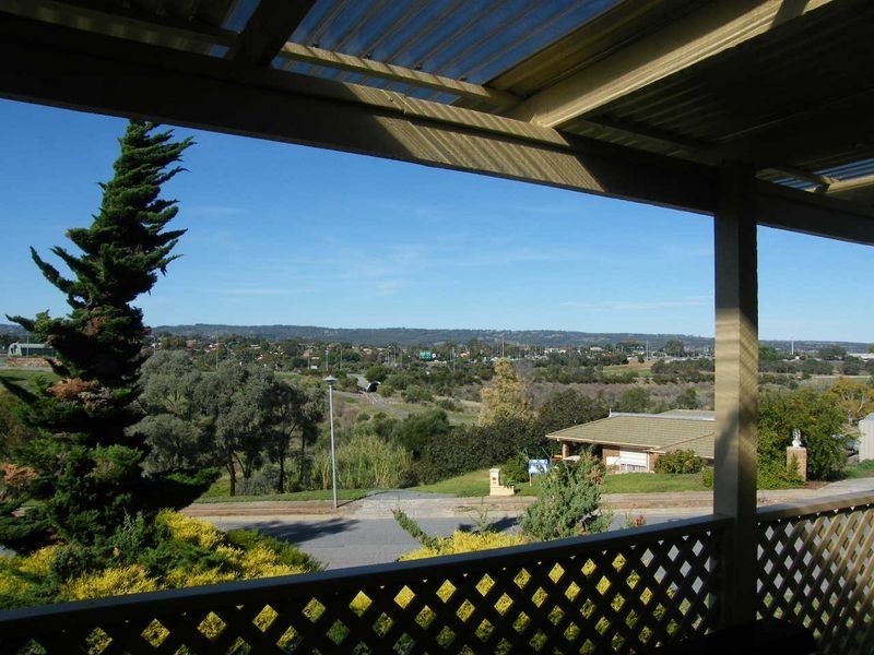 21 Doulton Drive, Trott Park SA 5158
