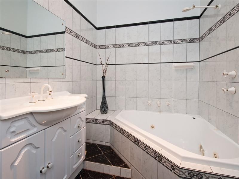 11 Nardoo Street, Hallett Cove SA 5158