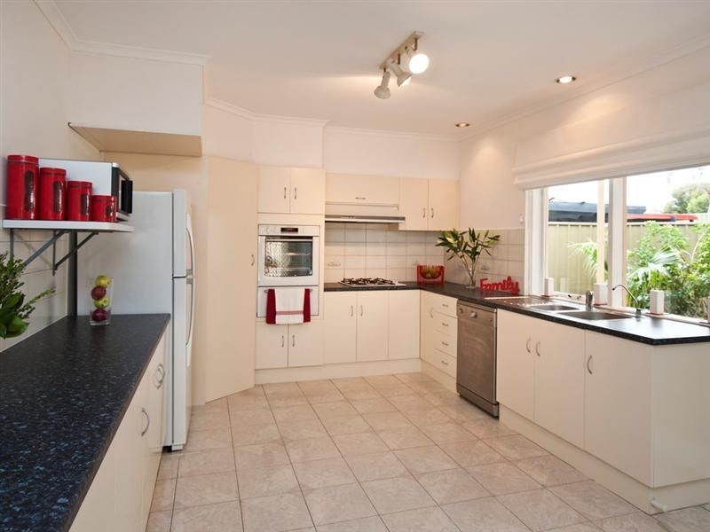 17 Lapwing Street, Hallett Cove SA 5158