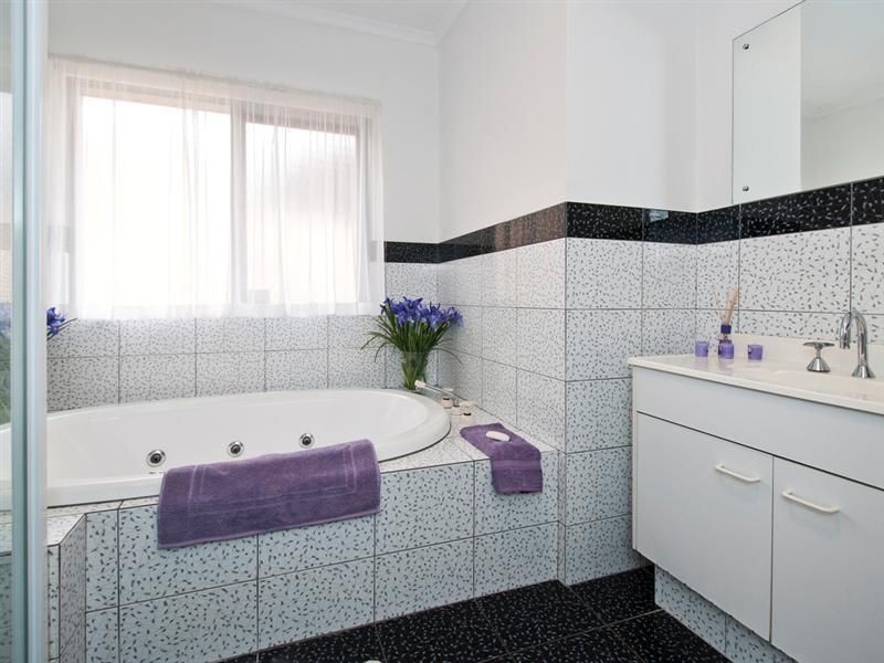 17 Lapwing Street, Hallett Cove SA 5158