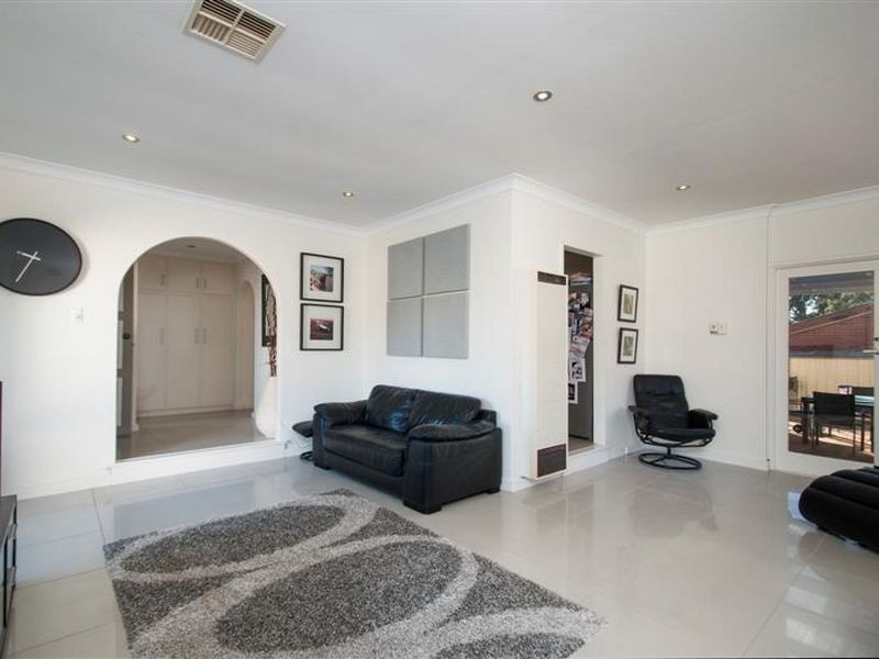 8 Dianne Street, Happy Valley SA 5159