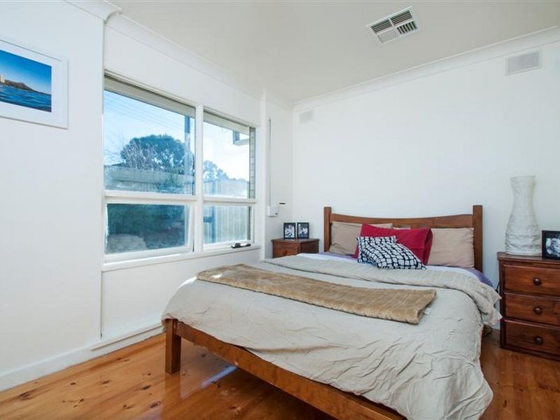 8 Dianne Street, Happy Valley SA 5159