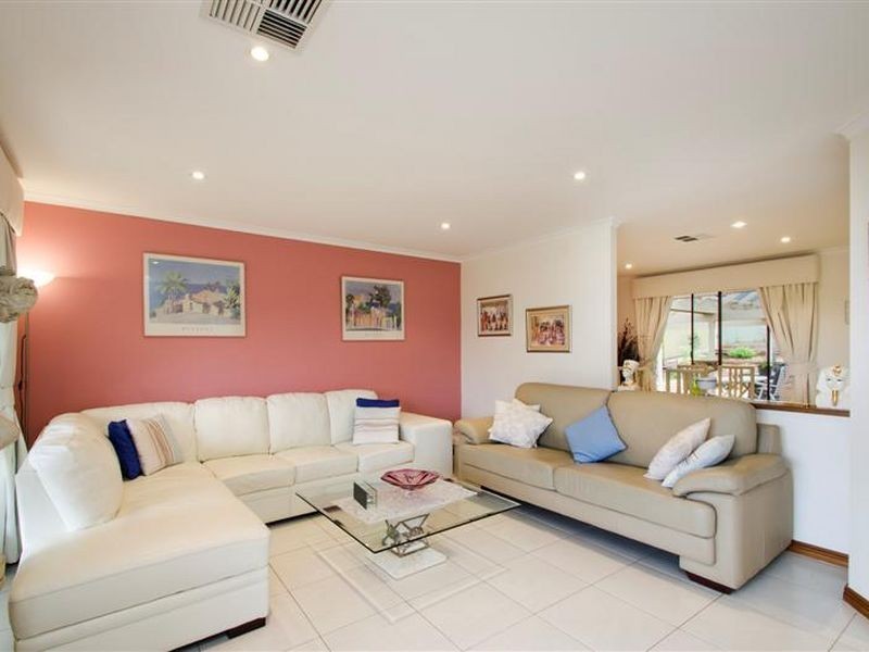 7 Weerab Drive, Hallett Cove SA 5158