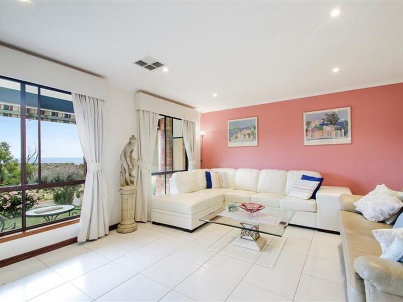 7 Weerab Drive, Hallett Cove SA 5158