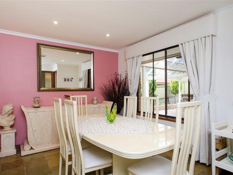 7 Weerab Drive, Hallett Cove SA 5158