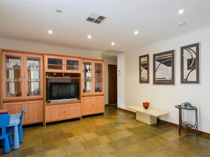 7 Weerab Drive, Hallett Cove SA 5158