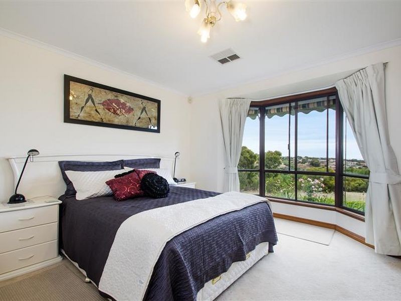 7 Weerab Drive, Hallett Cove SA 5158