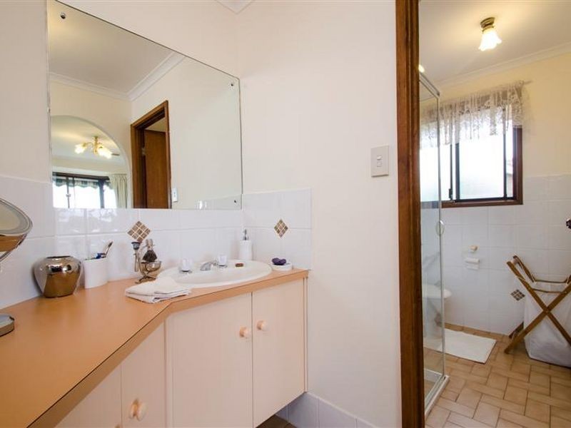 7 Weerab Drive, Hallett Cove SA 5158