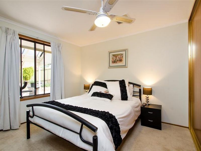 7 Weerab Drive, Hallett Cove SA 5158