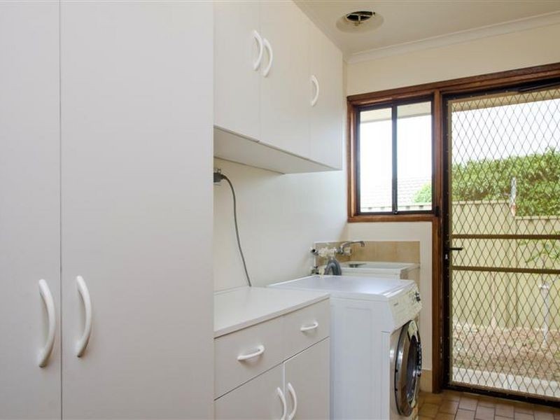 7 Weerab Drive, Hallett Cove SA 5158