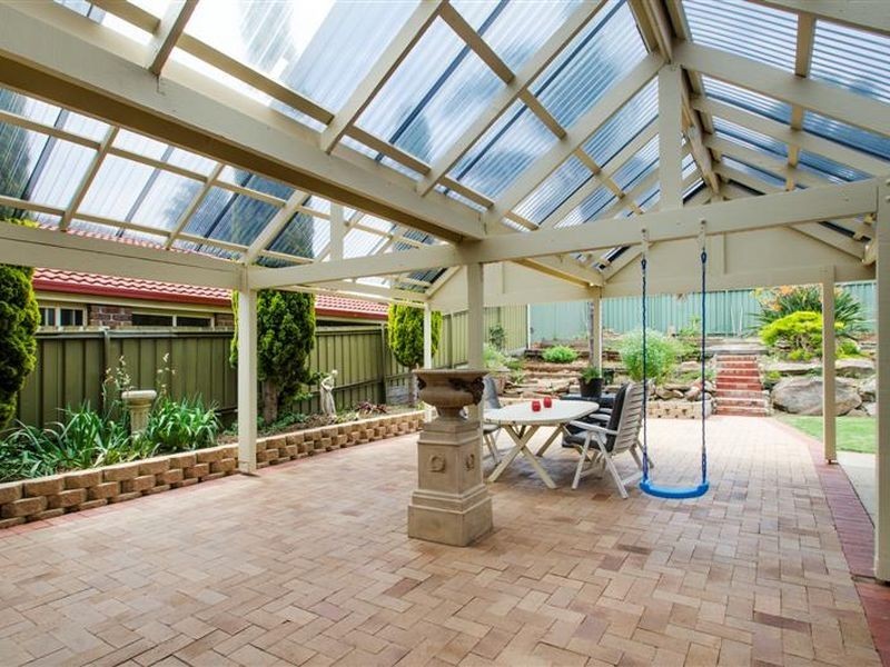 7 Weerab Drive, Hallett Cove SA 5158