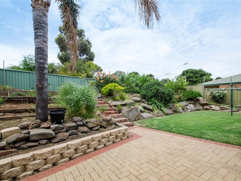 7 Weerab Drive, Hallett Cove SA 5158