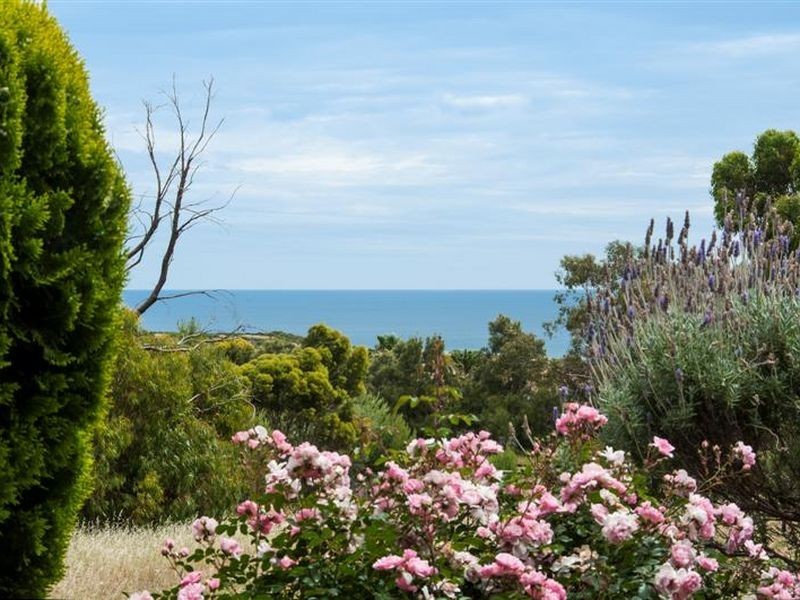 7 Weerab Drive, Hallett Cove SA 5158