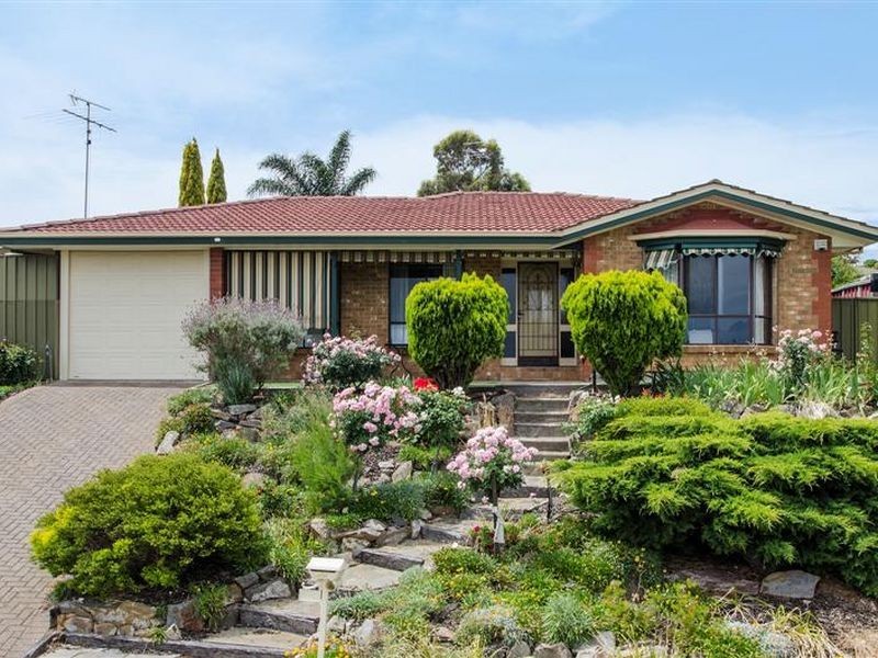 7 Weerab Drive, Hallett Cove SA 5158