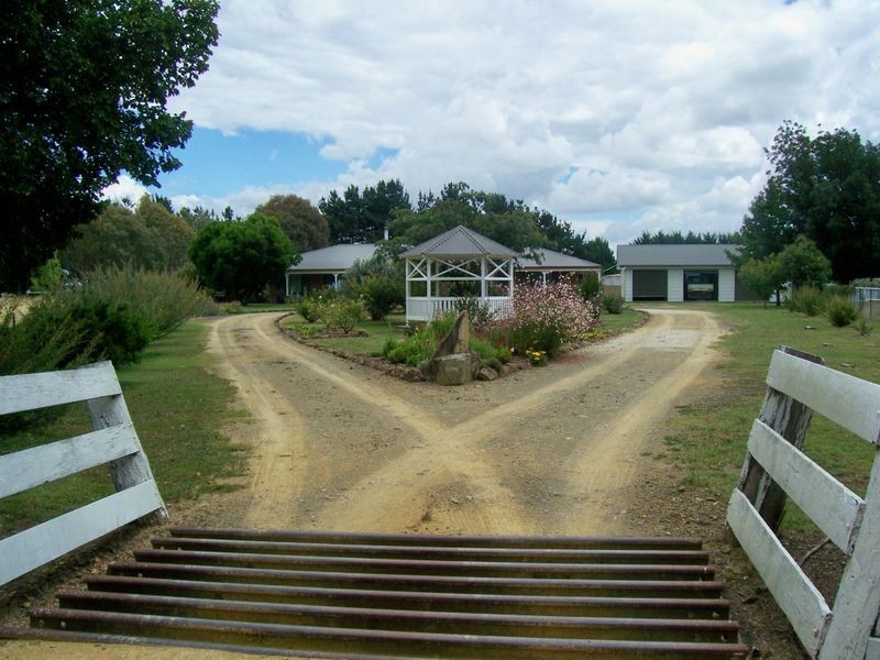 496 Kellys Plains Road, Armidale NSW 2350