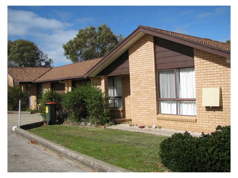 1-2/18 Northey Drive, Armidale NSW 2350