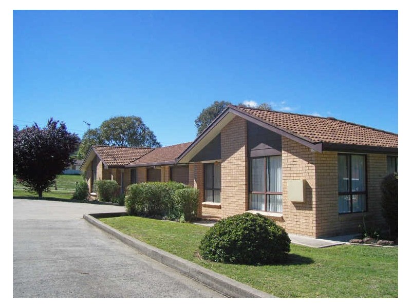 1-2/18 Northey Drive, Armidale NSW 2350