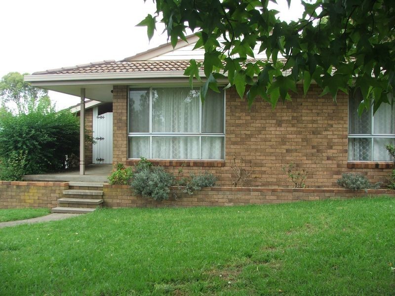 4 Crest Road, Armidale NSW 2350