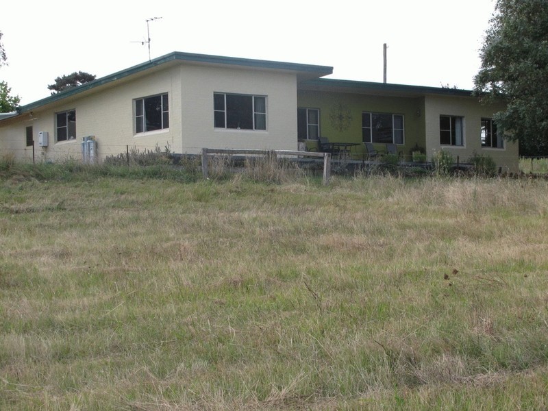 387 Thunderbolts Way, Walcha NSW 2354