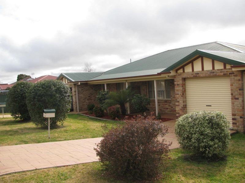 2/11 Naughten Avenue, Armidale NSW 2350