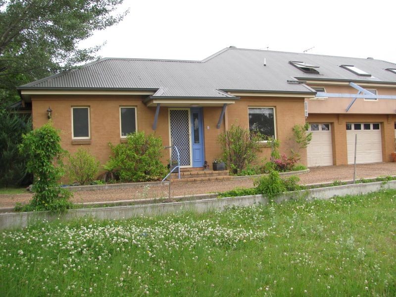 13A Crest Road, Armidale NSW 2350