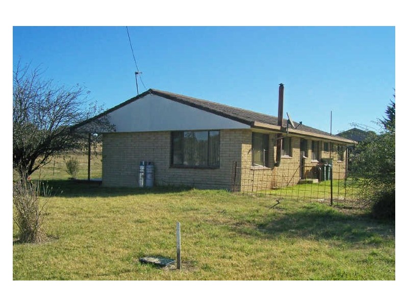 38 White Avenue, Armidale NSW 2350