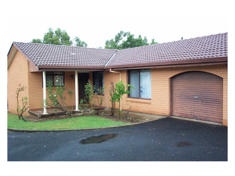 1/143 Brown Street, Armidale NSW 2350