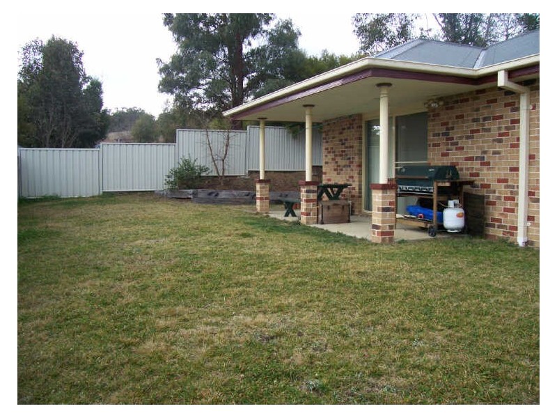 2b/ Kurrajong Close, Armidale NSW 2350