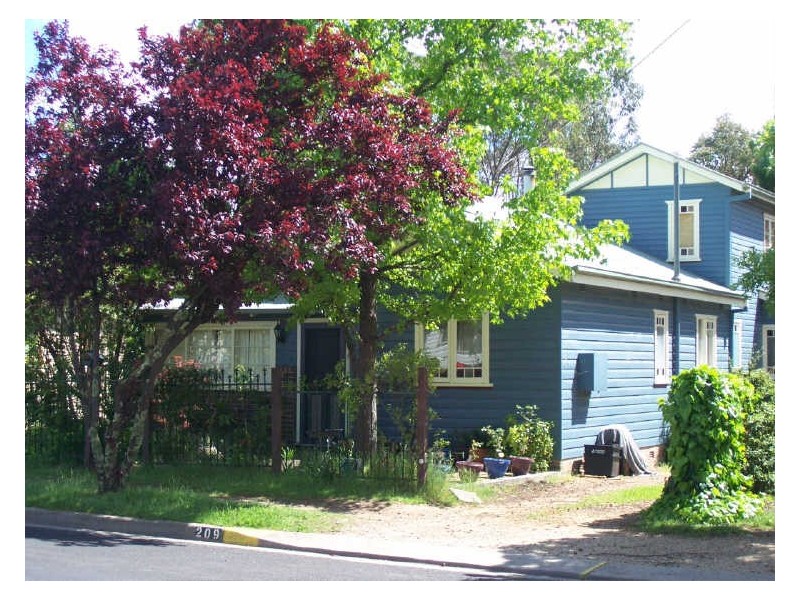 209 Dumaresq Street, Armidale NSW 2350