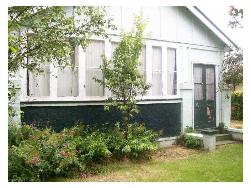 16 Tenterden Street, Guyra NSW 2365