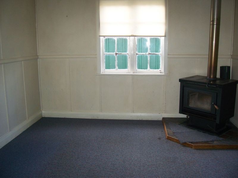 16 Tenterden Street, Guyra NSW 2365