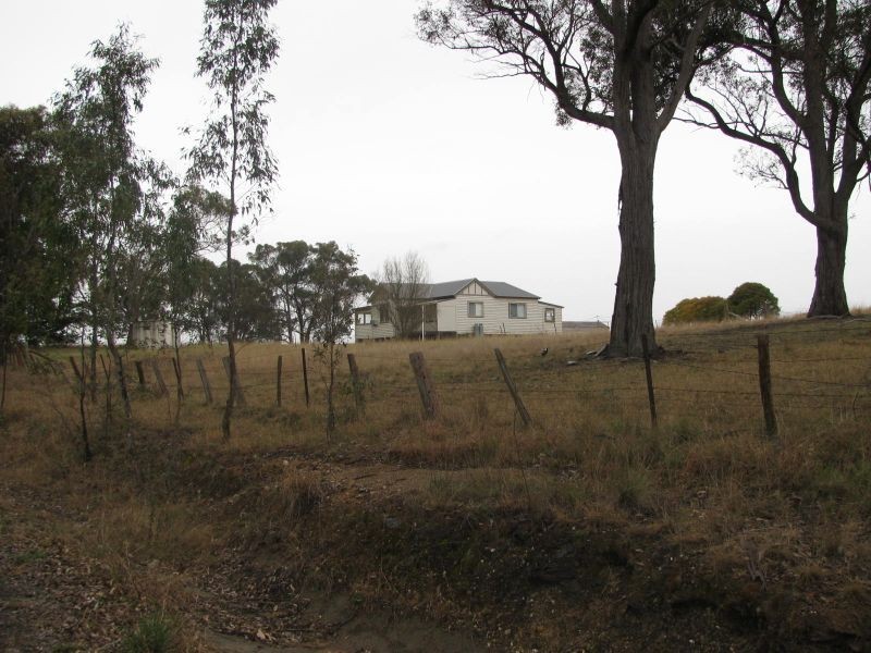 Arundal Drive North, Armidale NSW 2350
