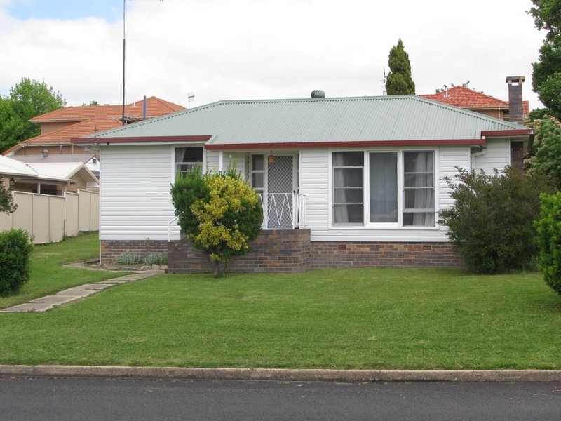 22 Douglas Street, Armidale NSW 2350