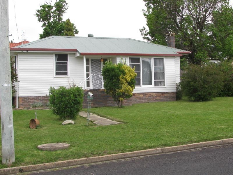22 Douglas Street, Armidale NSW 2350