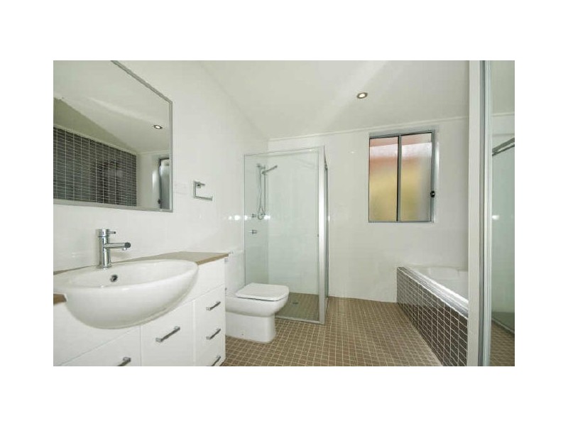 2/79 Queenscliff Rd, Queenscliff NSW 2096