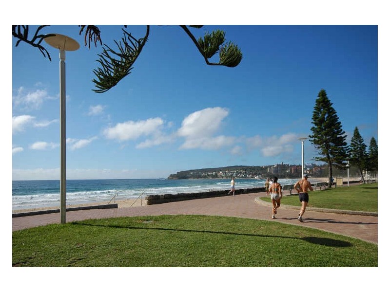 2/72 Pittwater Rd, Manly NSW 2095