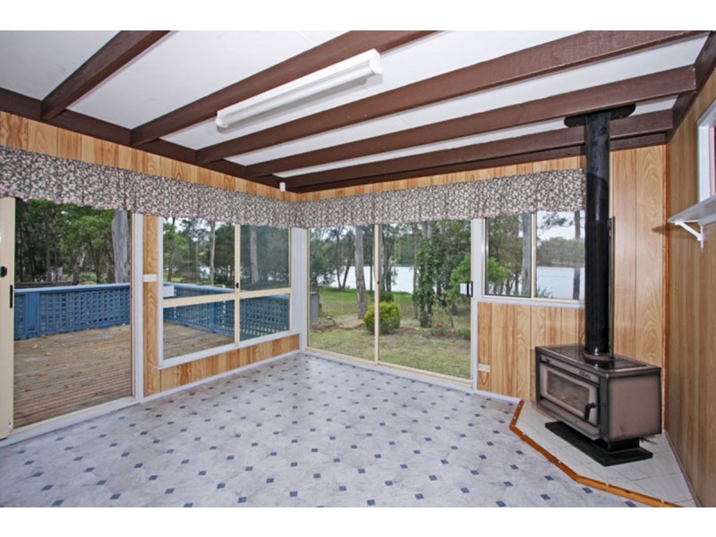 12 Rhodes Parade, Windermere Park NSW 2264