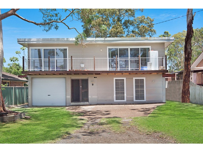 9 Barclay Avenue, Mannering Park NSW 2259