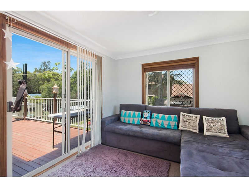 9 Barclay Avenue, Mannering Park NSW 2259