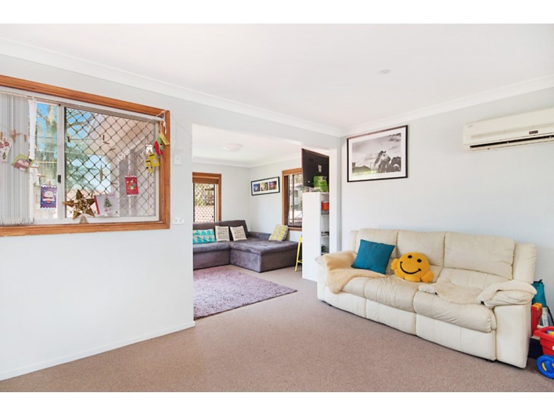 9 Barclay Avenue, Mannering Park NSW 2259