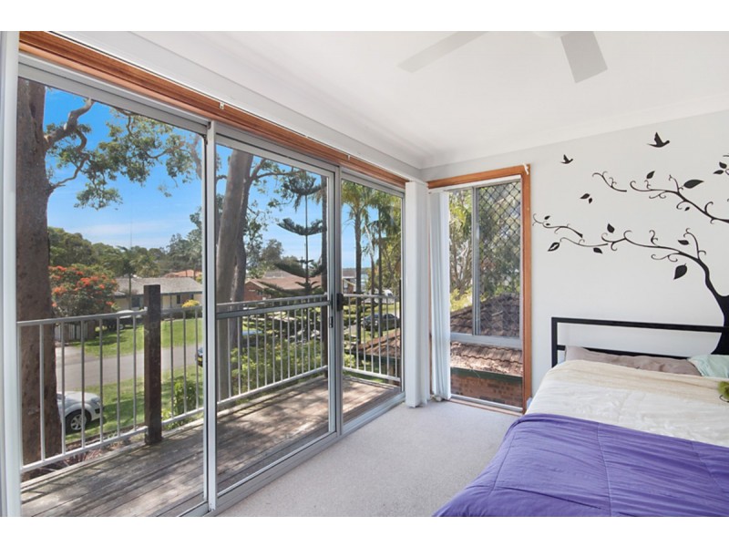 9 Barclay Avenue, Mannering Park NSW 2259