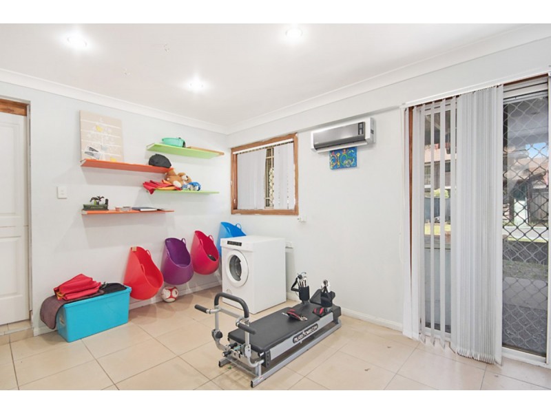 9 Barclay Avenue, Mannering Park NSW 2259