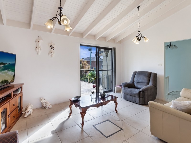 42 Fishery Point  Road, Mirrabooka NSW 2264