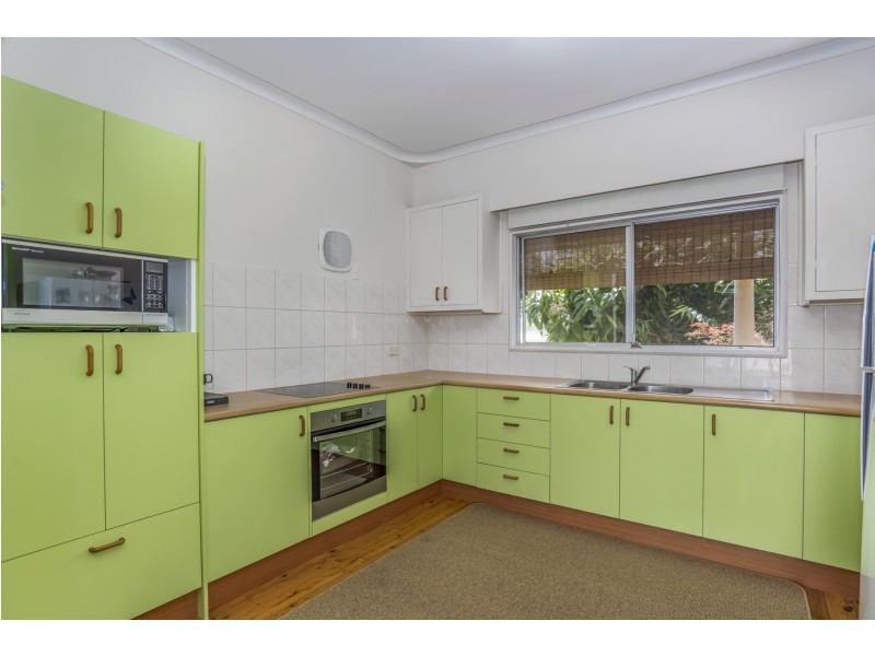 14 Rhodes Parade, Windermere Park NSW 2264